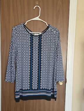 💖 Blue & White Geometric Patterned 3/4 Length Sleeve Top